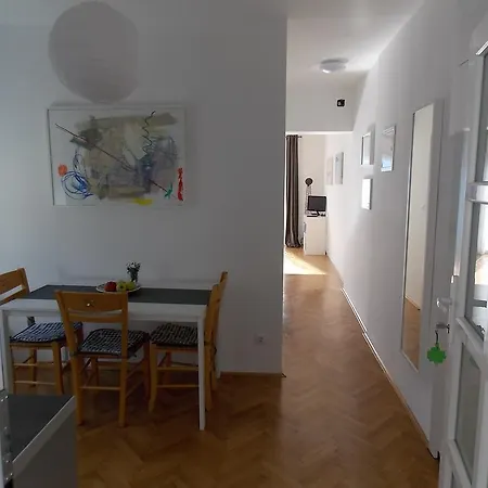 Apartment Ellalinda *