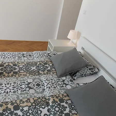 Apartament Ellalinda