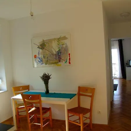 Apartament Ellalinda *